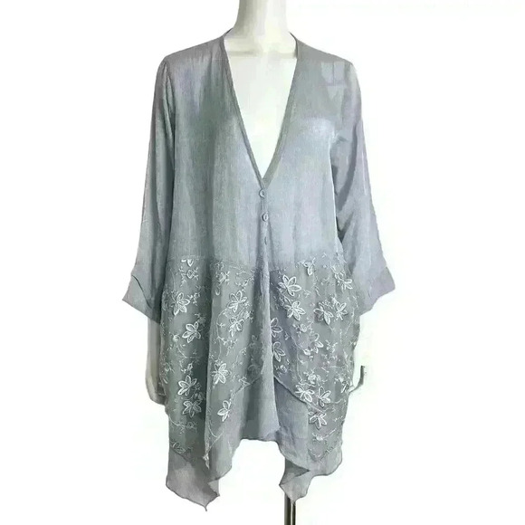 Pretty Angel Gray Lace Embriudered Handkerchief Boho Blouse Size Medium - Picture 2 of 14